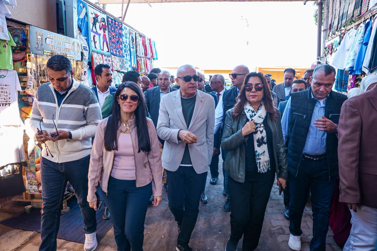 وزيرتى «التخطيط» و «التنمية المحلية» يتفقدان تطوير كورنيش ومناطق «إسنا» التاريخية