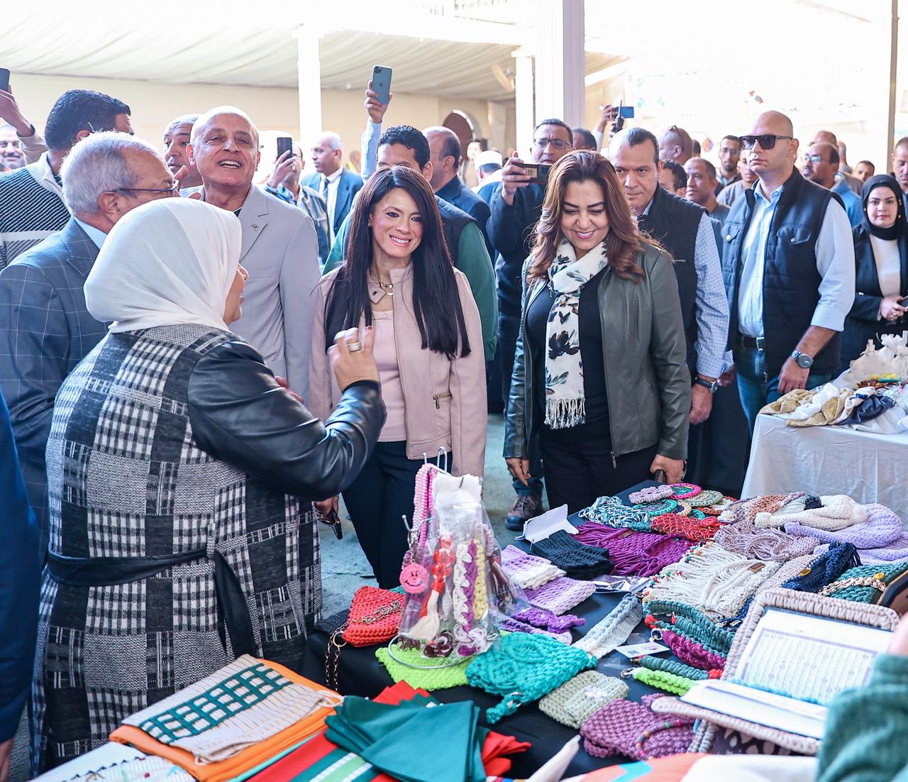 وزيرتى «التخطيط» و «التنمية المحلية» يتفقدان تطوير كورنيش ومناطق «إسنا» التاريخية