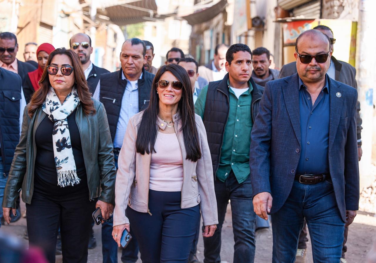 وزيرتى «التخطيط» و «التنمية المحلية» يتفقدان تطوير كورنيش ومناطق «إسنا» التاريخية