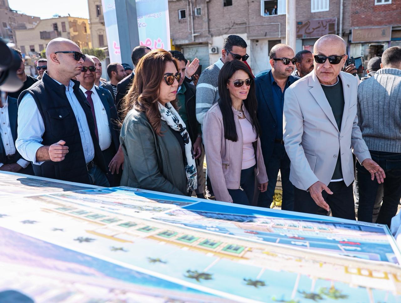 وزيرتى «التخطيط» و «التنمية المحلية» يتفقدان تطوير كورنيش ومناطق «إسنا» التاريخية