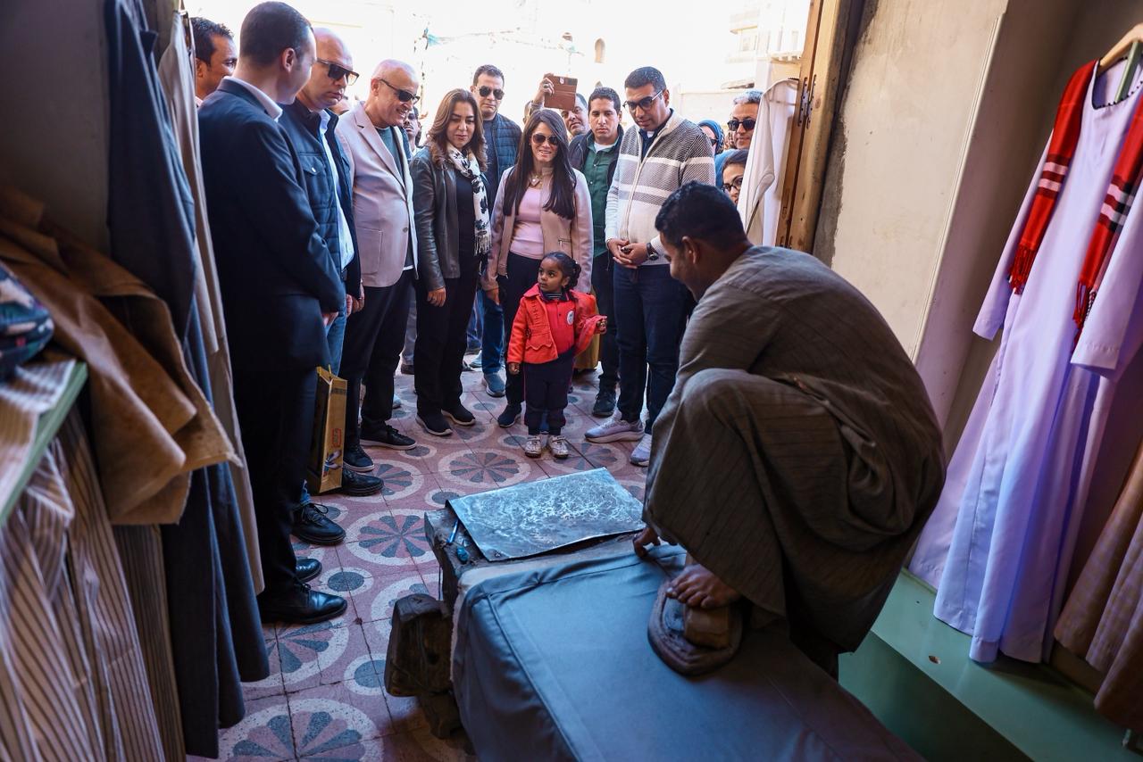 وزيرتى «التخطيط» و «التنمية المحلية» يتفقدان تطوير كورنيش ومناطق «إسنا» التاريخية