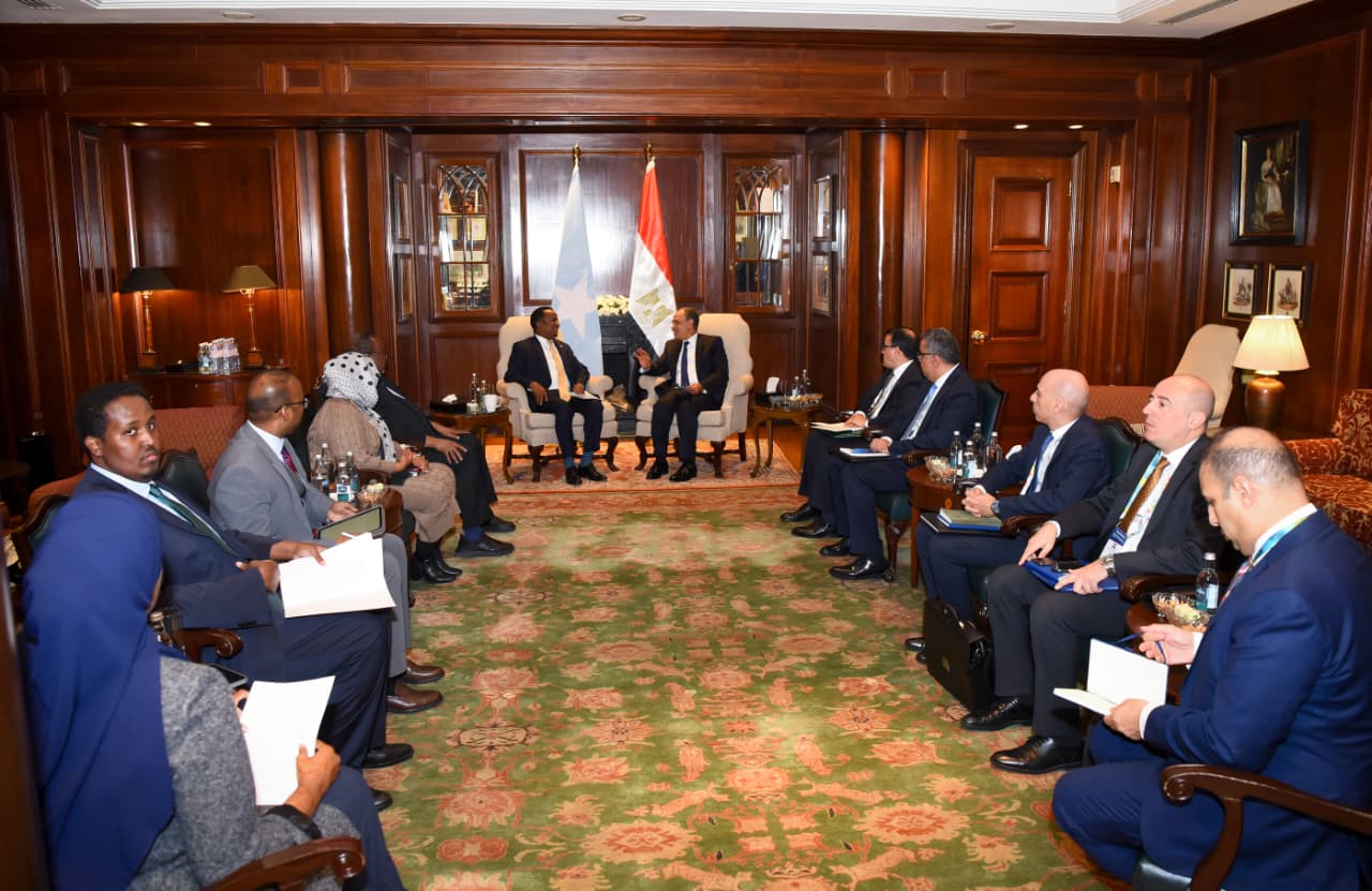 وزير الخارجية والهجرة يلتقي وزير خارجية الصومال