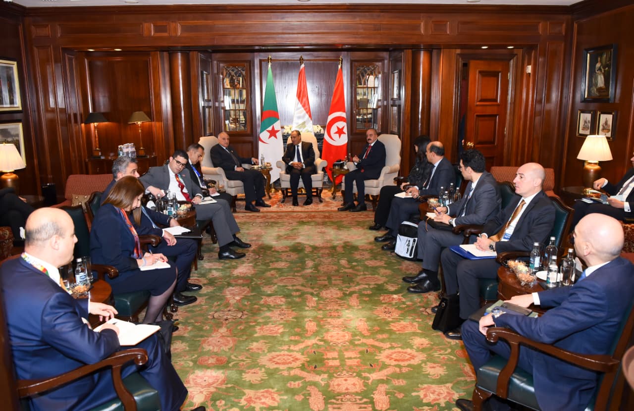 إجتماع ثلاثى بين وزراء خارجية مصر والجزائر و تونس