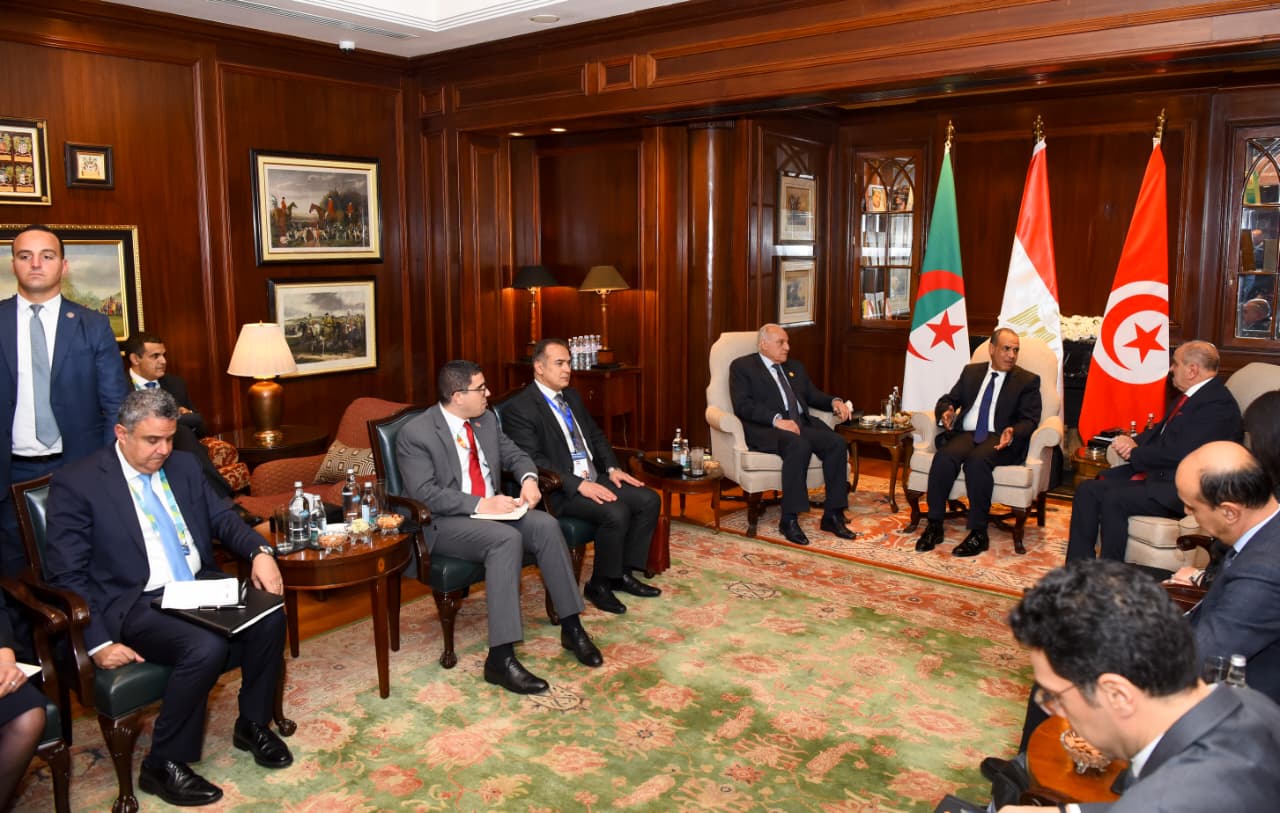 إجتماع ثلاثى بين وزراء خارجية مصر والجزائر و تونس