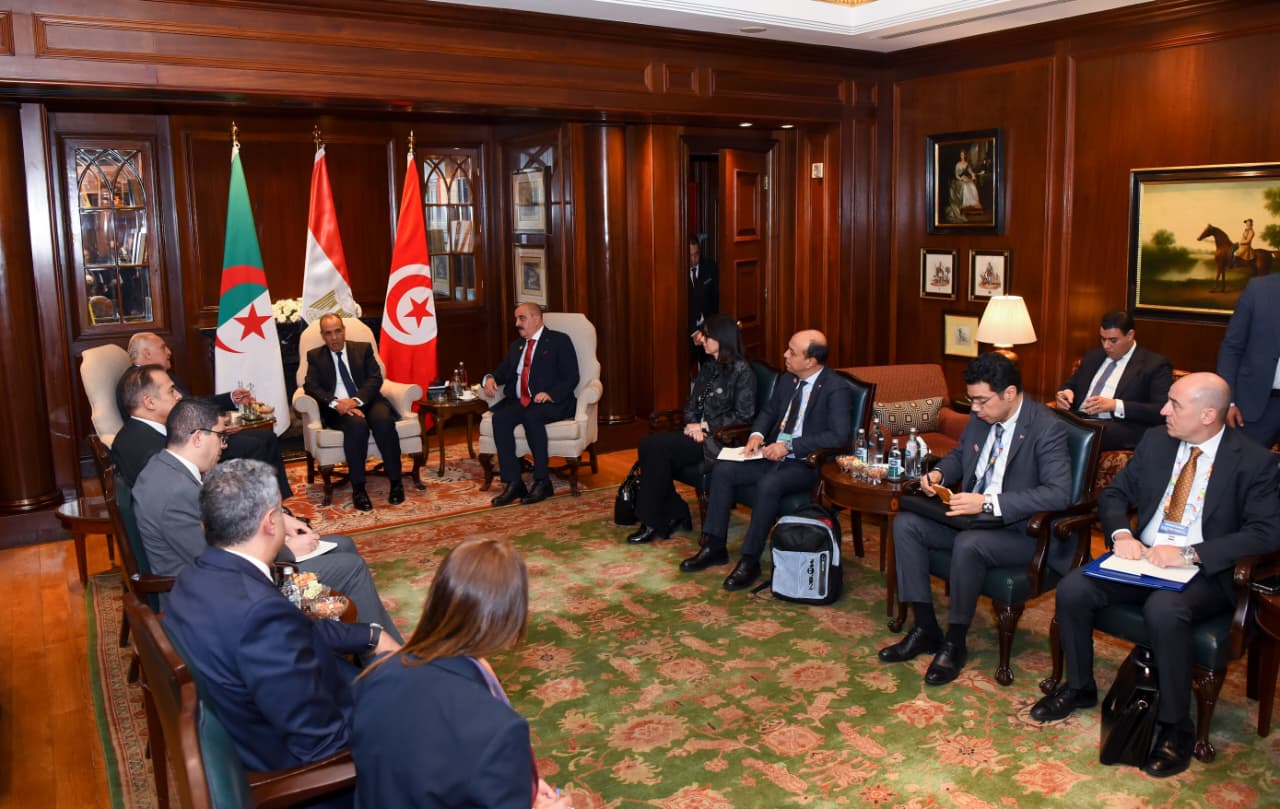إجتماع ثلاثى بين وزراء خارجية مصر والجزائر و تونس