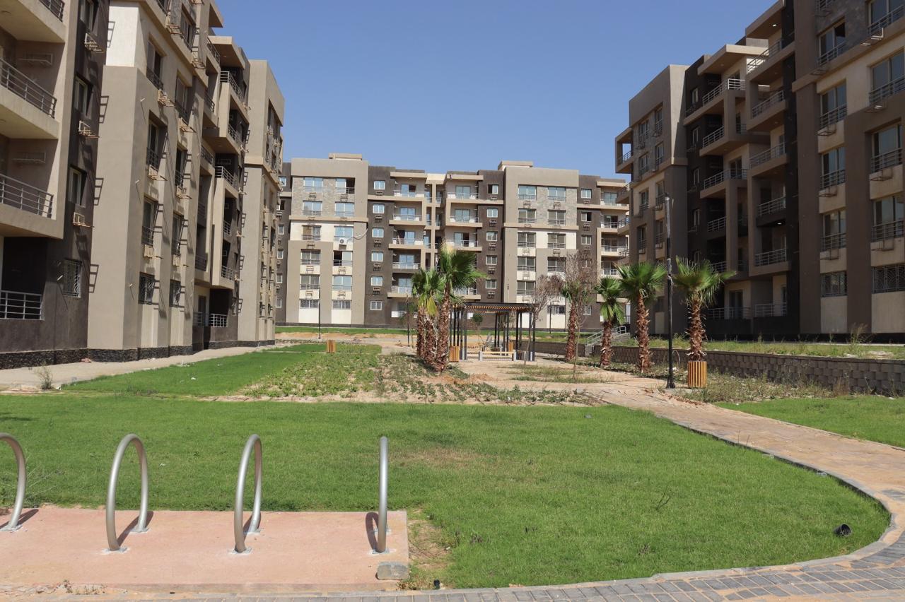 وزير الإسكان يتفقد المشروع السكني جنة 4