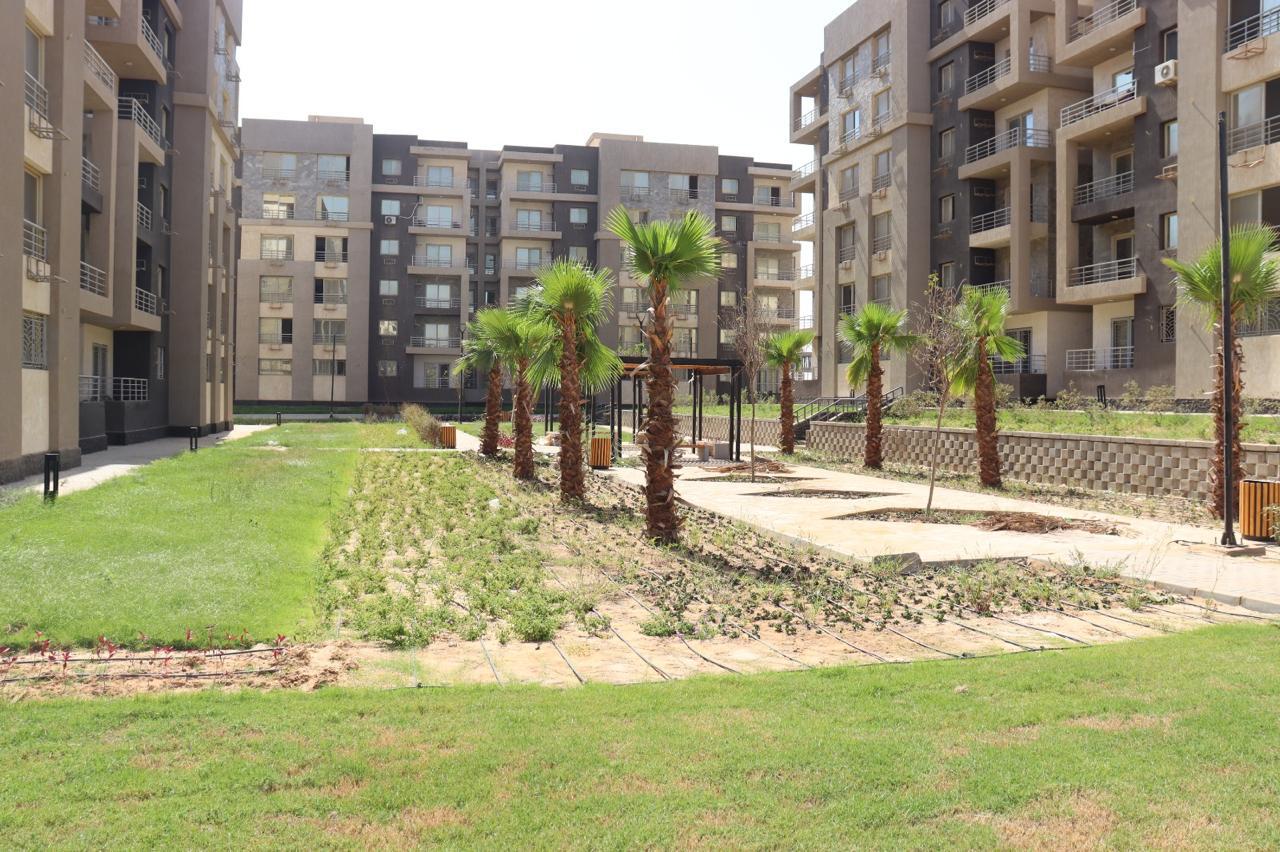 وزير الإسكان يتفقد المشروع السكني جنة 4