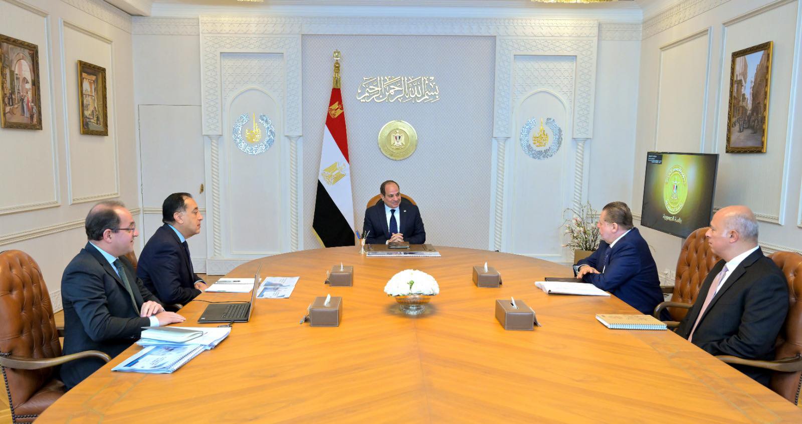 الرئيس السيسي يوجه بتحسين هيكل المديونية وزيادة الاحتياطي النقدي الأجنبي