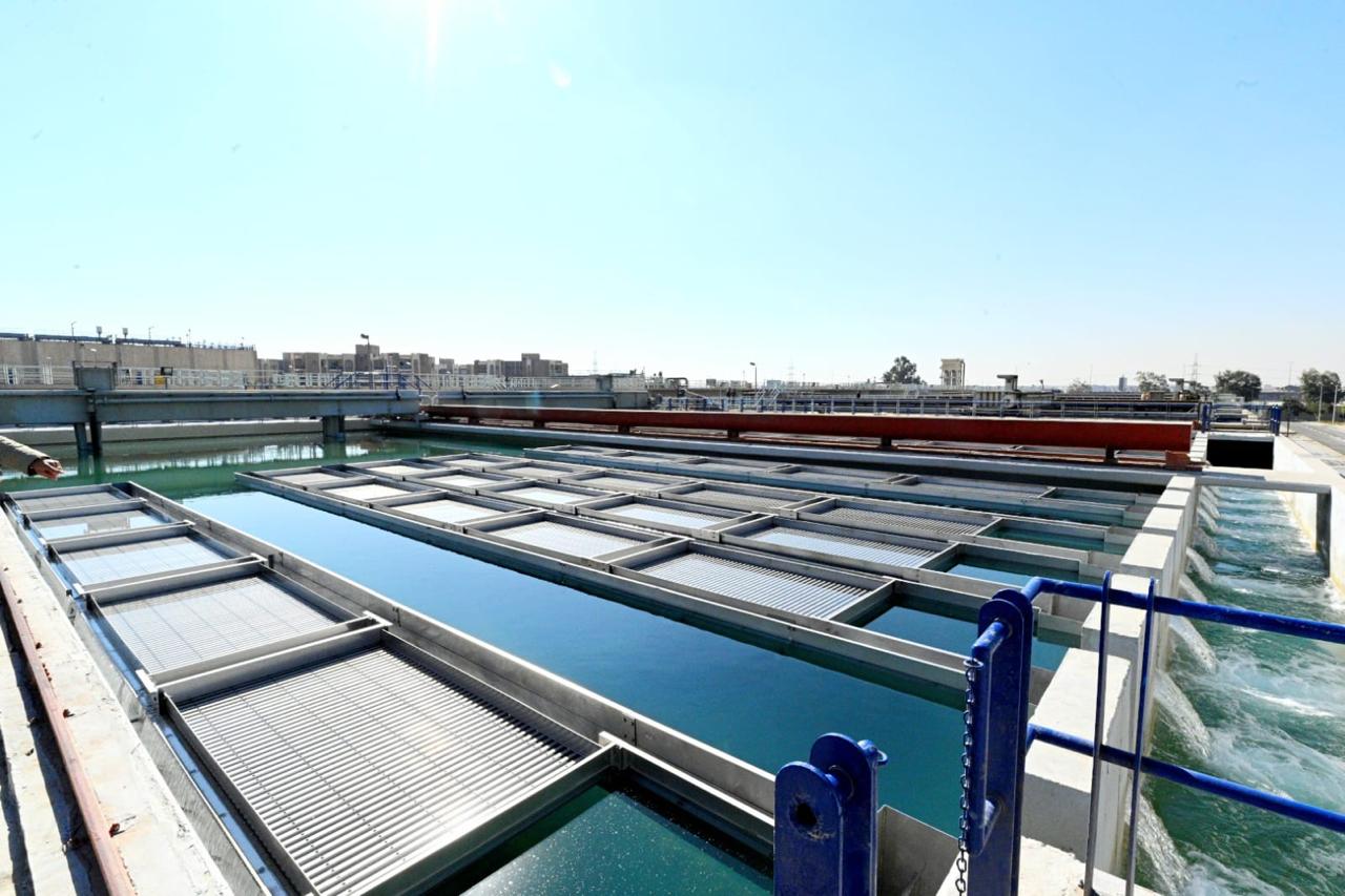 وزير «الإسكان» يتفقد محطة تنقية المياه بالشيخ زايد