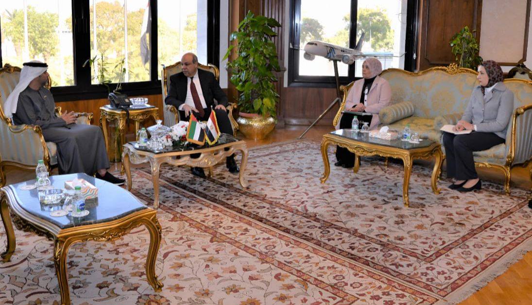 وزير الطيران المدني يستقبل سفير دولة الإمارات 