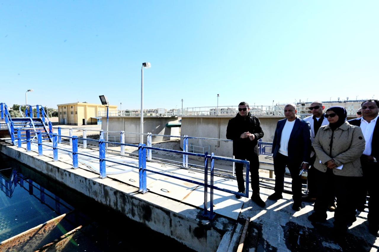 وزير «الإسكان» يتفقد محطة تنقية المياه بالشيخ زايد