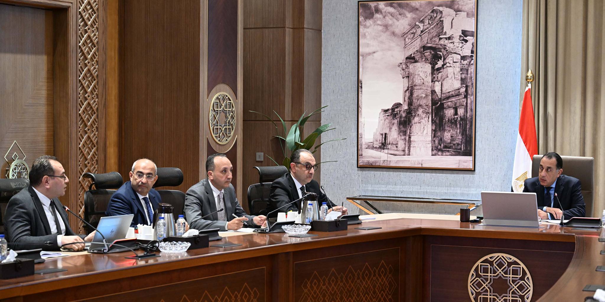 مدبولي يتابع موقف تنفيذ مشروعات تطوير قطاع الغزل والنسيج