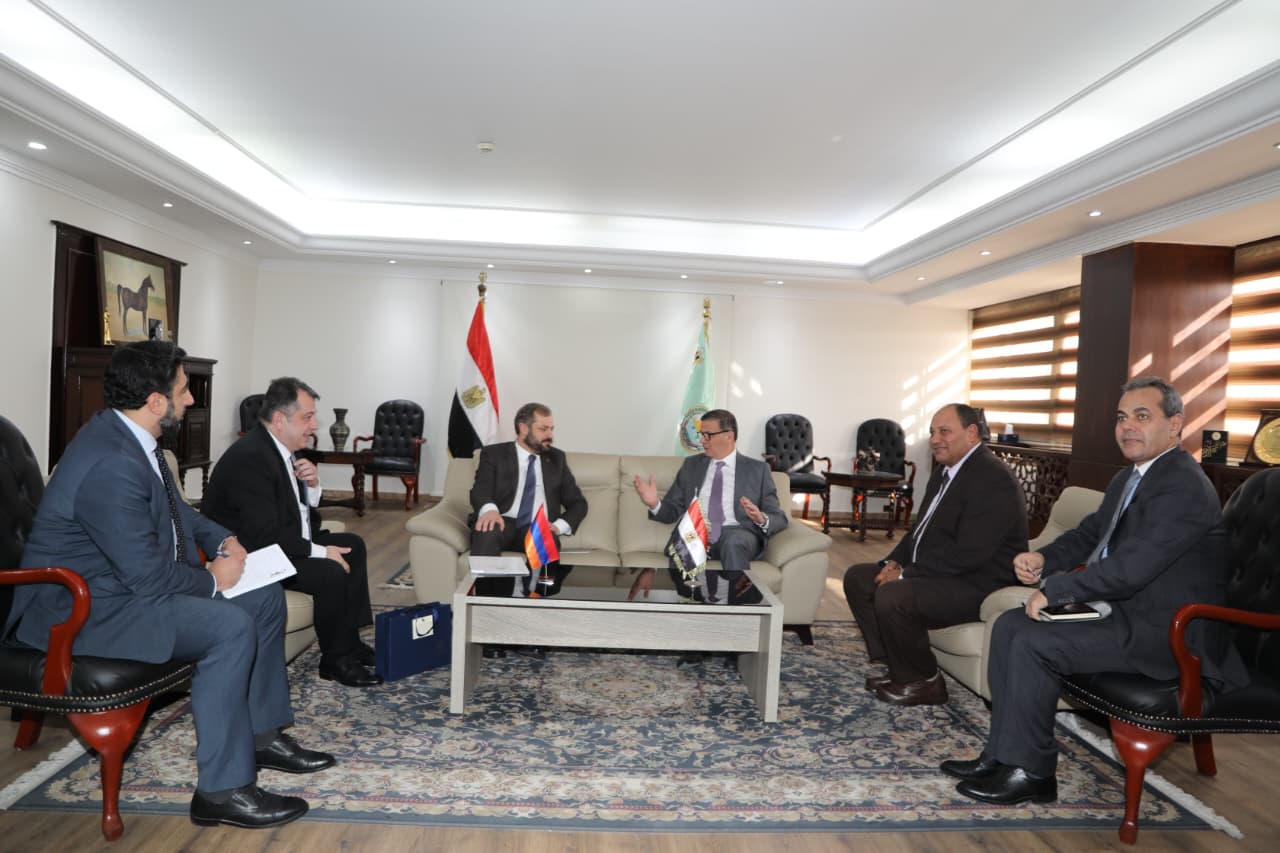 وزير الزراعة يلتقي مع وزير الاقتصاد الأرميني
