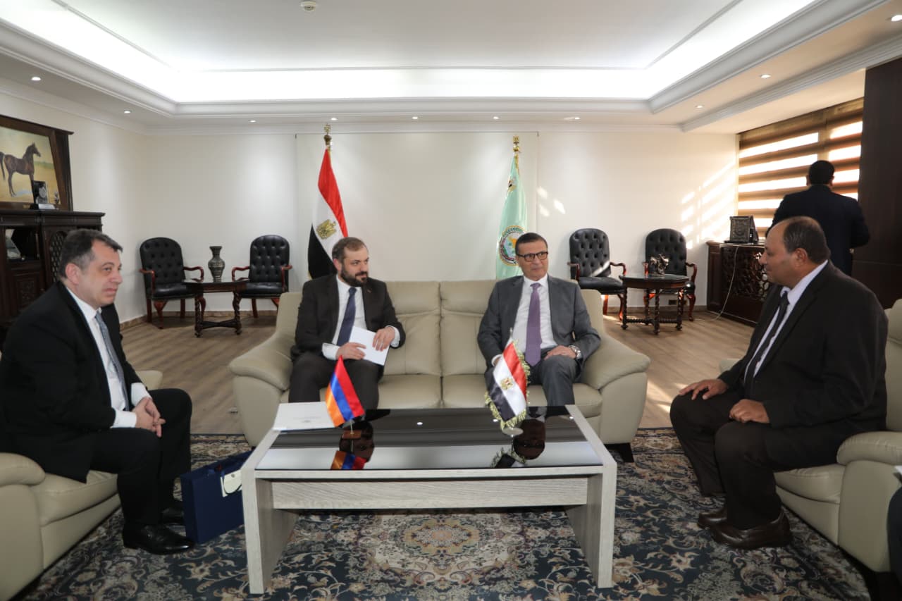 وزير الزراعة يلتقي مع وزير الاقتصاد الأرميني