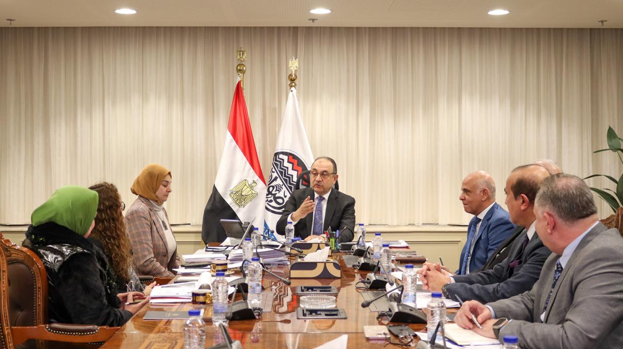 وزير قطاع الأعمال يجتمع بمجلس إدارة مصر للسياحة