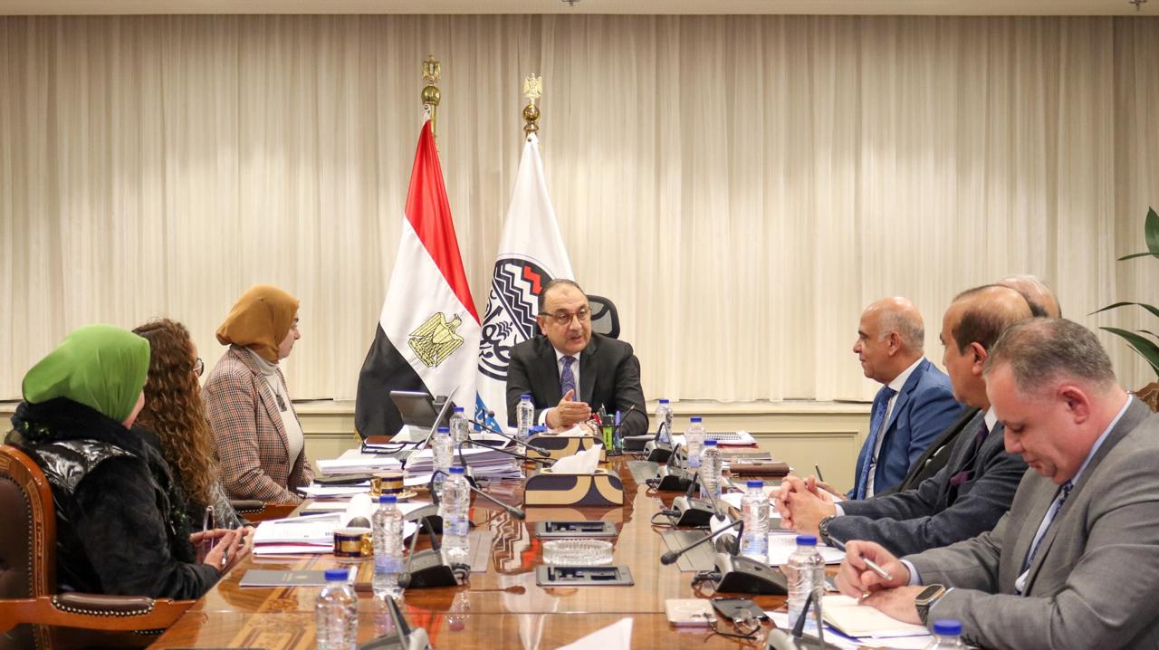 وزير قطاع الأعمال يجتمع بمجلس إدارة مصر للسياحة