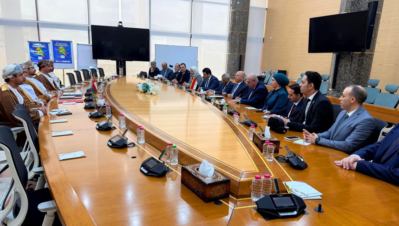 الوزير يجتمع مع وزير التجارة والصناعة وترويج الاستثمار العماني