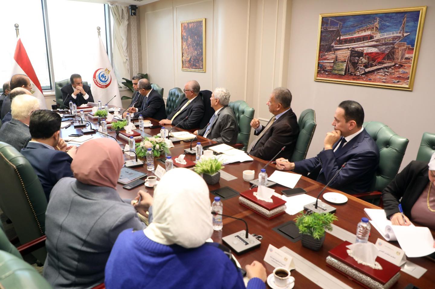 اجتماع وزير الصحة لدعم وتمكين توطين الصناعات الدوائية بمصر