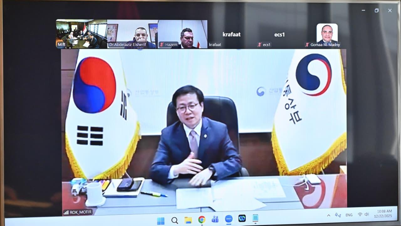 وزير الاستثمار يجتمع مع وزير التجارة والصناعة الكوري