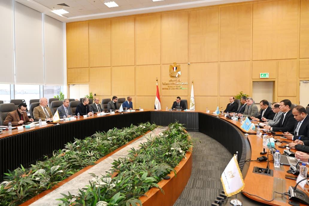 وزير الإسكان يعقد اجتماع لمتابعة موقف مشروعات حياة كريمة