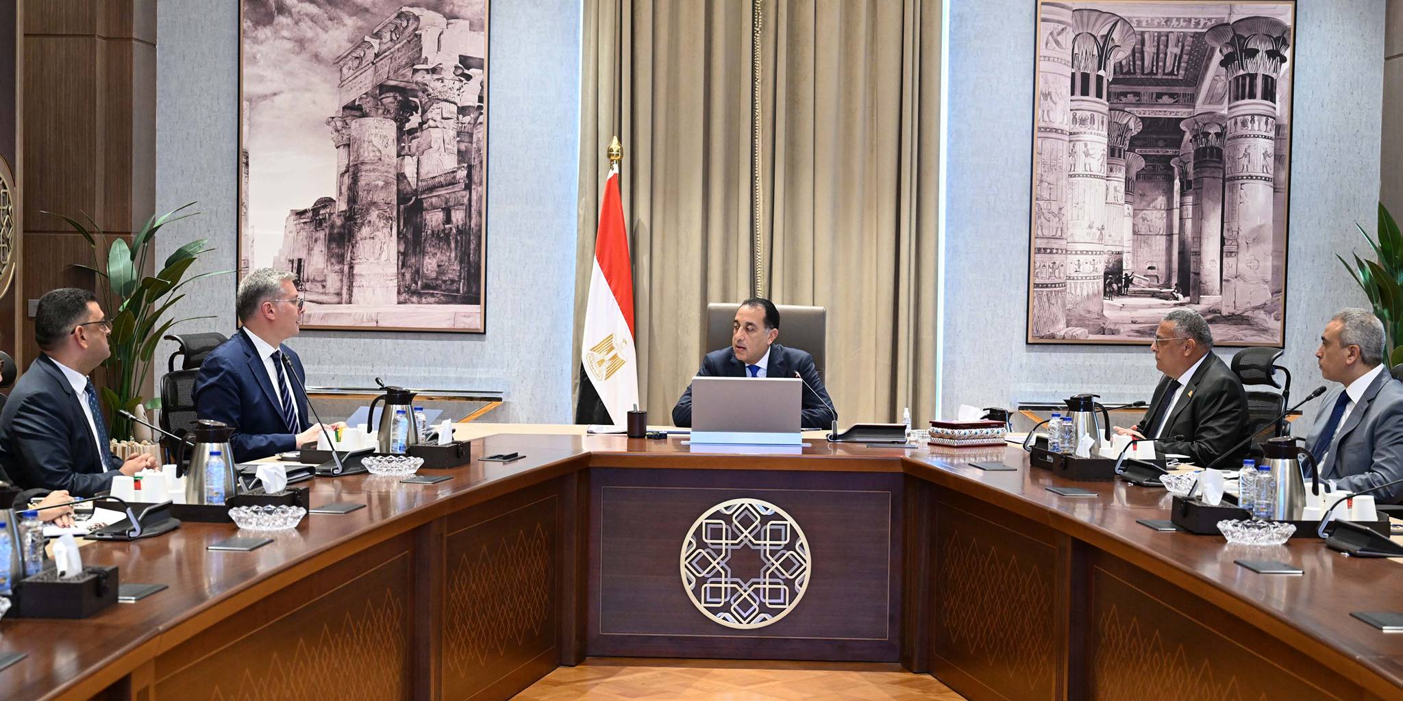 رئيس الوزراء يتابع جهود جذب المزيد من الاستثمارات للمنطقة الاقتصادية للمثلث الذهبي