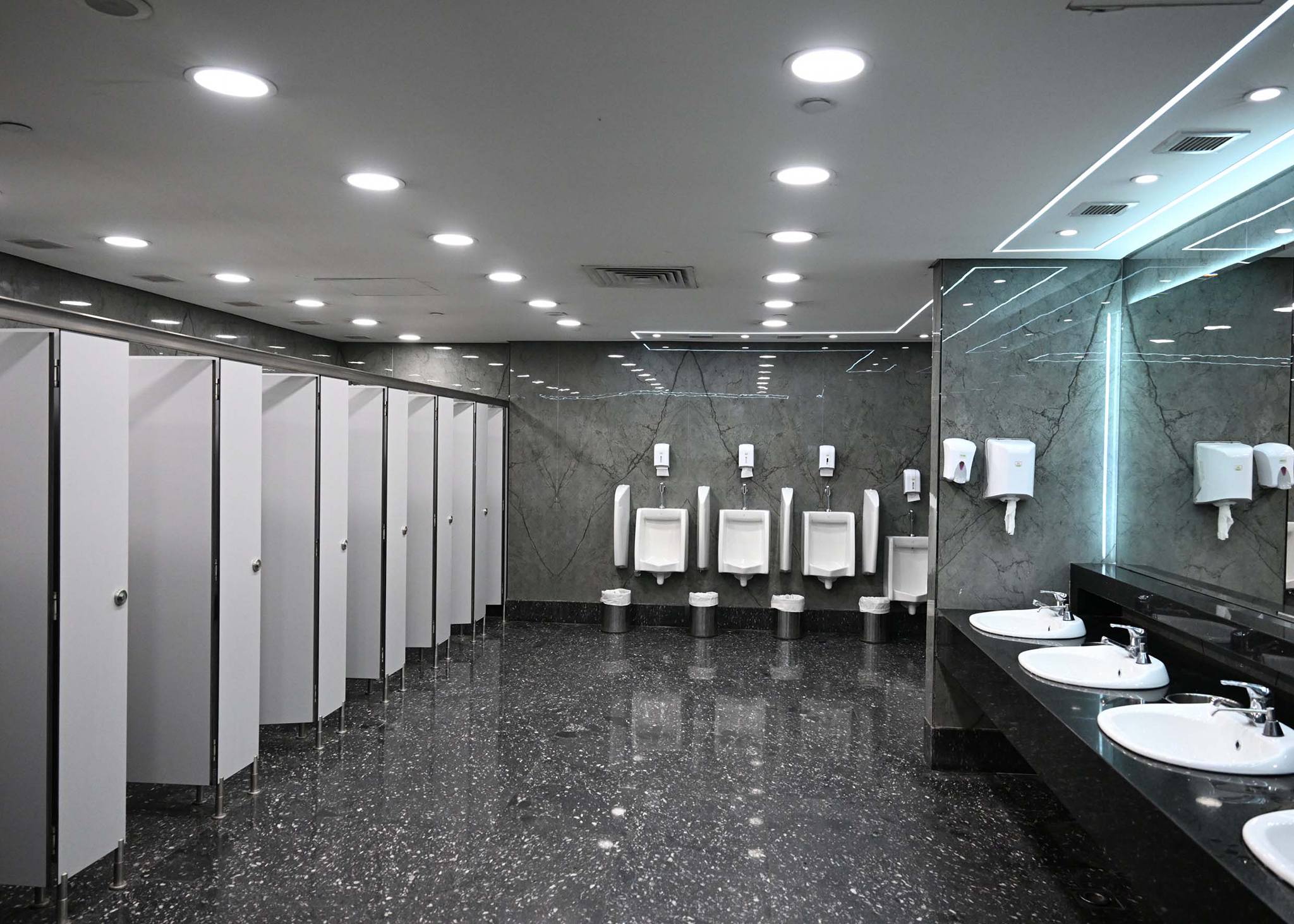 جولة تفقدية لرئيس الوزراء بمطار القاهرة الدولي