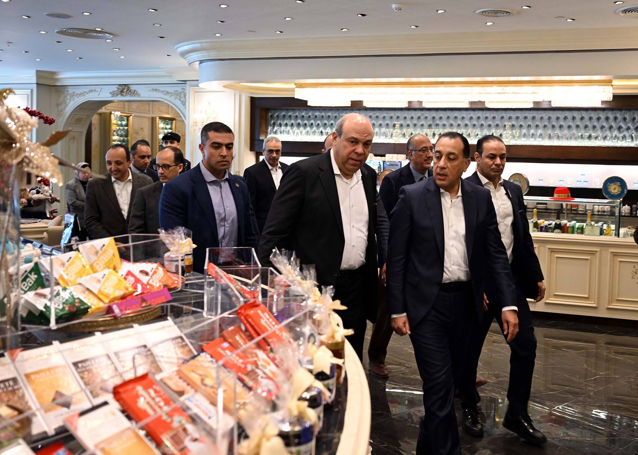 جولة تفقدية لرئيس الوزراء بمطار القاهرة الدولي