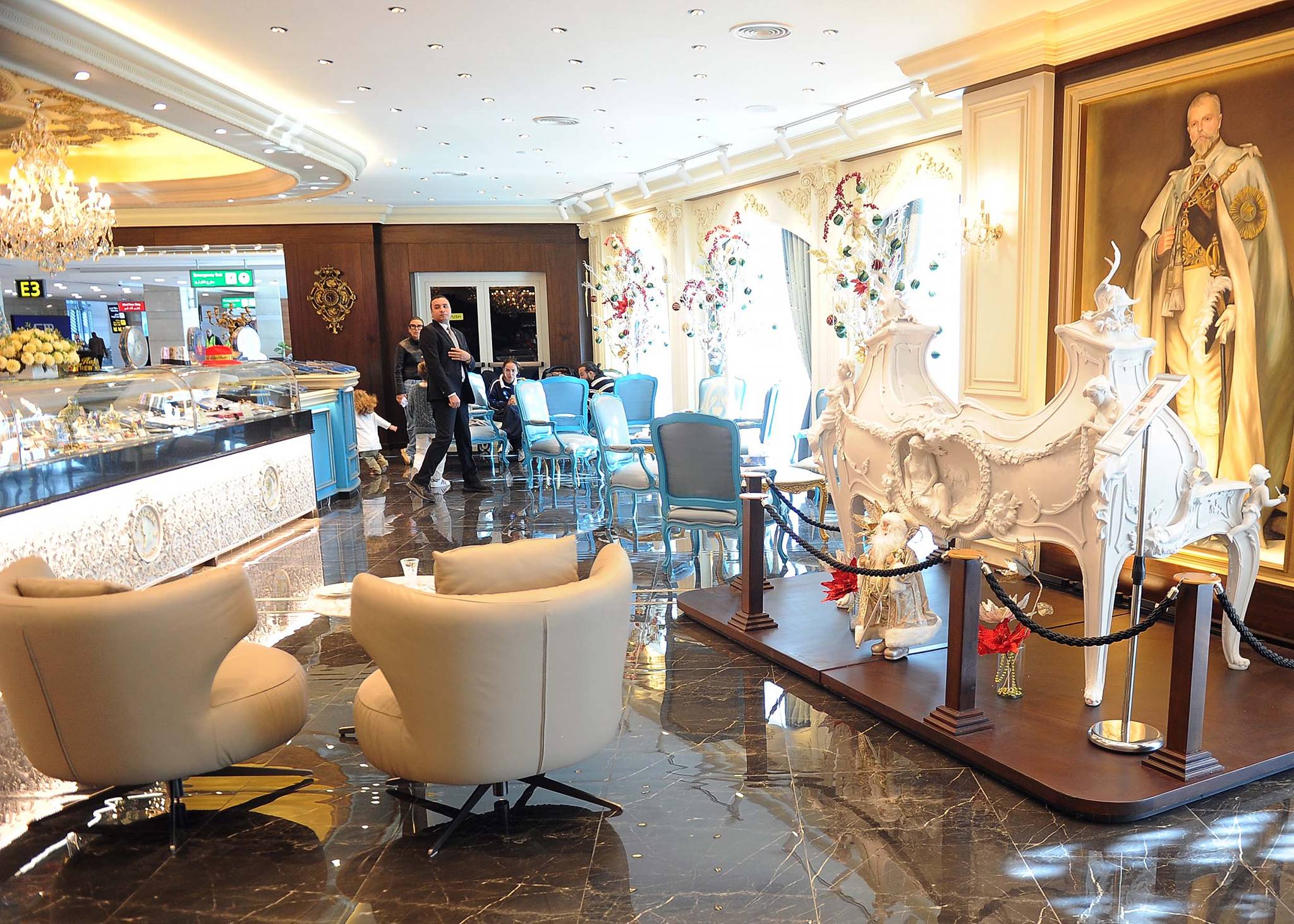 جولة تفقدية لرئيس الوزراء بمطار القاهرة الدولي