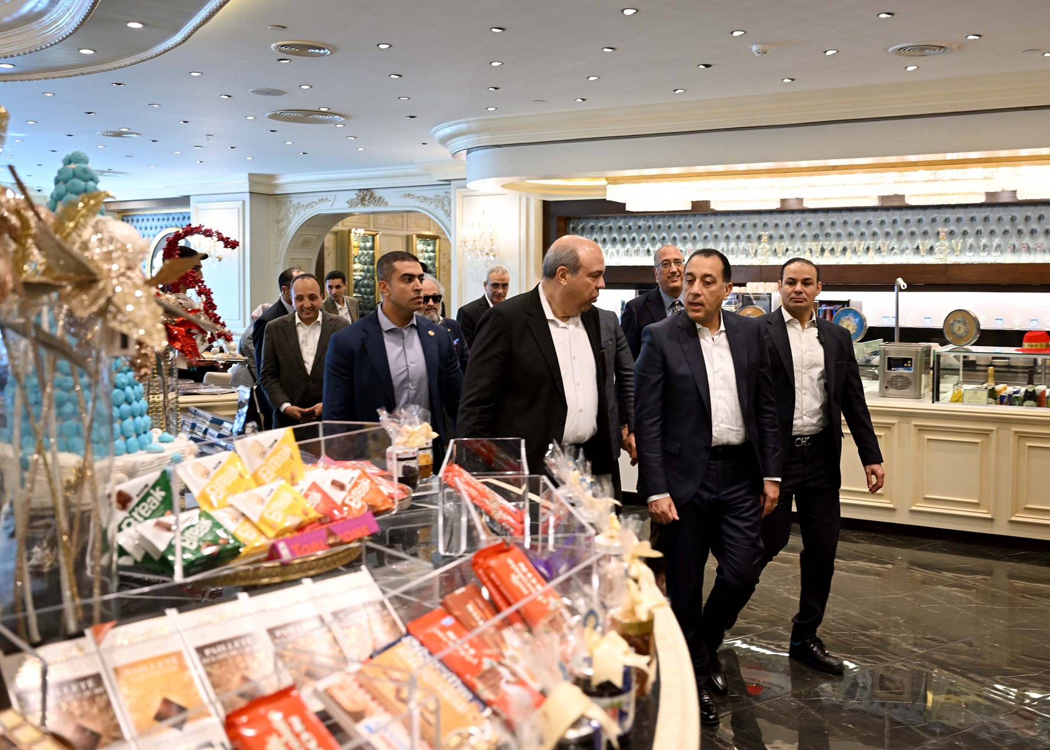 جولة تفقدية لرئيس الوزراء بمطار القاهرة الدولي