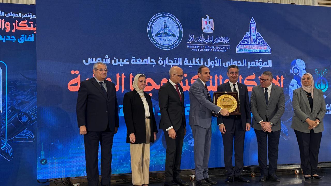 رئيس البورصة المصرية يشارك في مؤتمر كلية التجارة – جامعة عين شمس