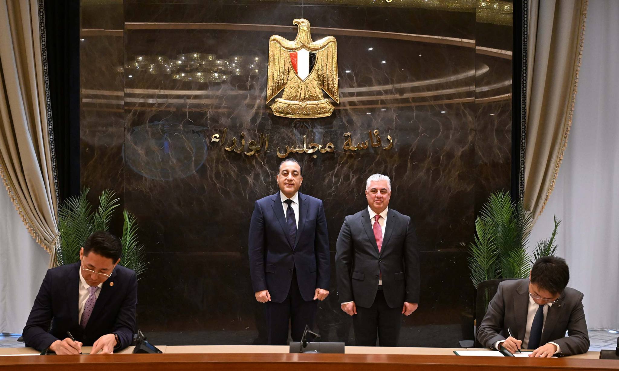 رئيس الوزراء يشهد مراسم توقيع 3 عقود مشروعات صناعية