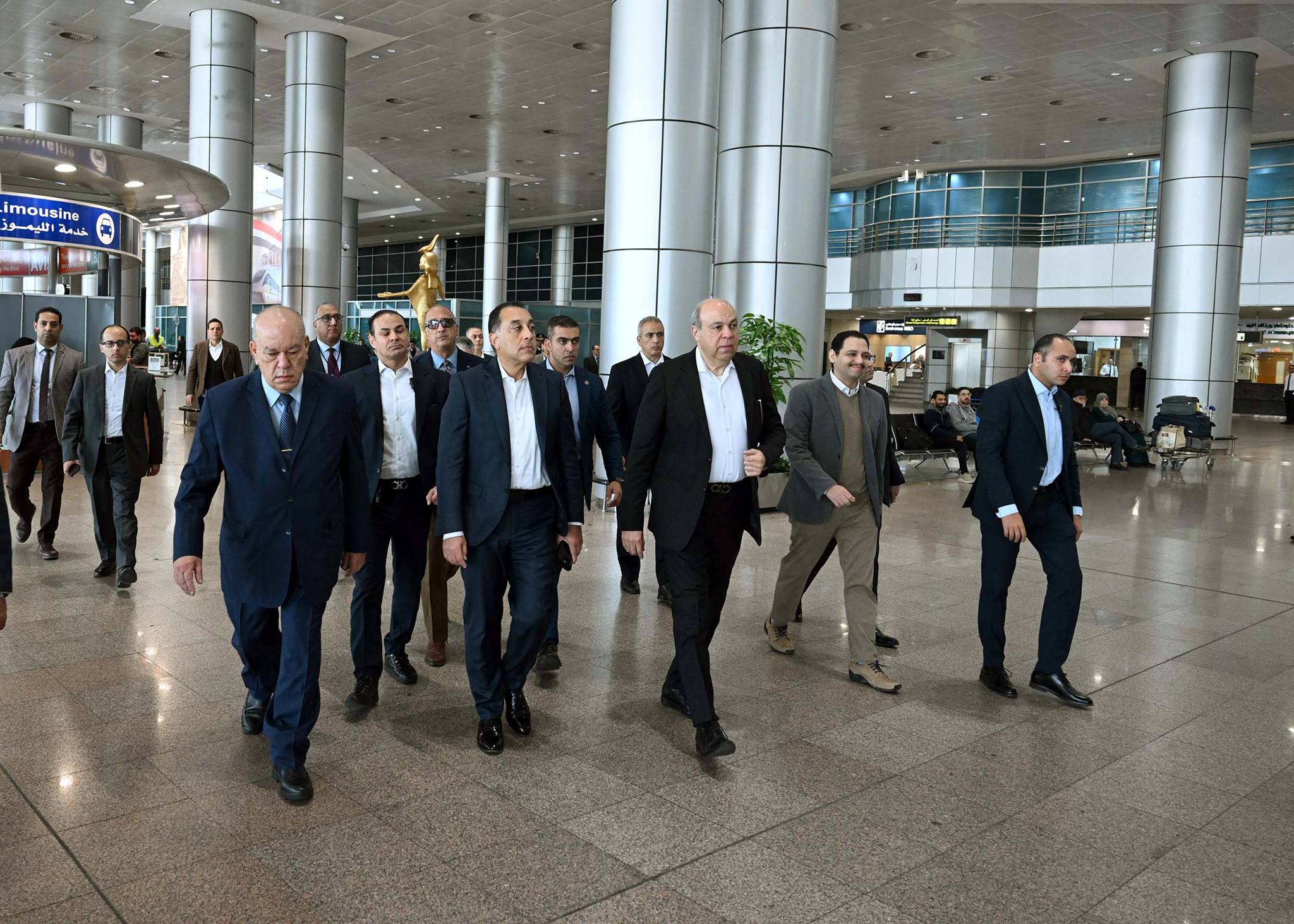 جولة تفقدية لرئيس الوزراء بمطار القاهرة الدولي