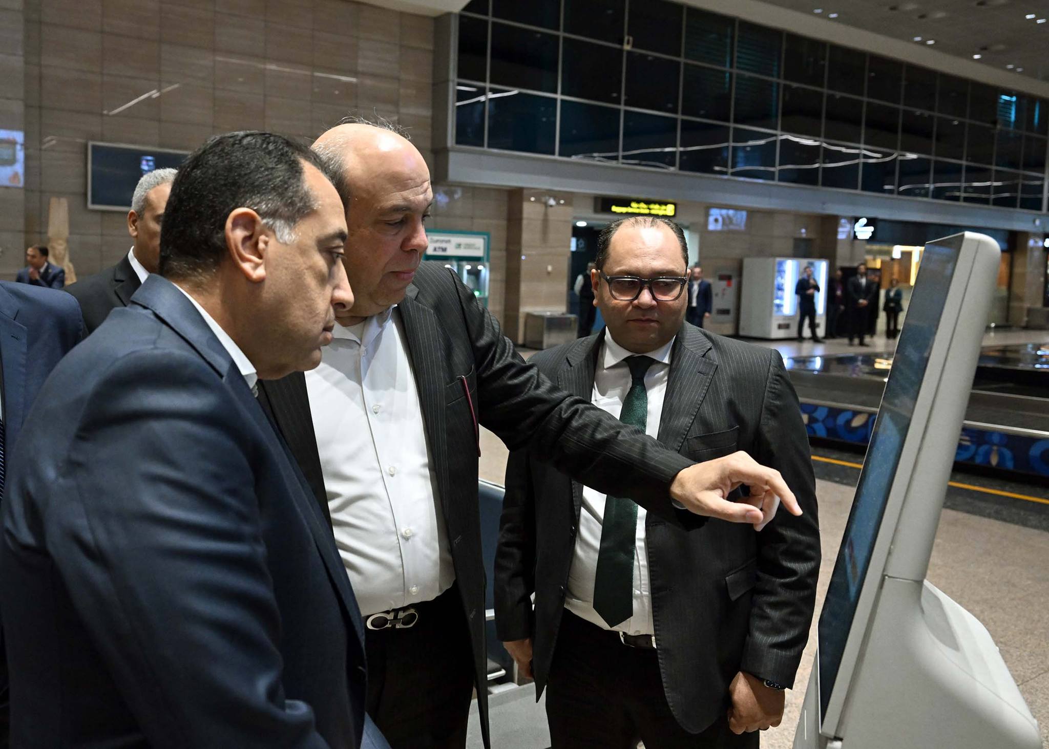 جولة تفقدية لرئيس الوزراء بمطار القاهرة الدولي