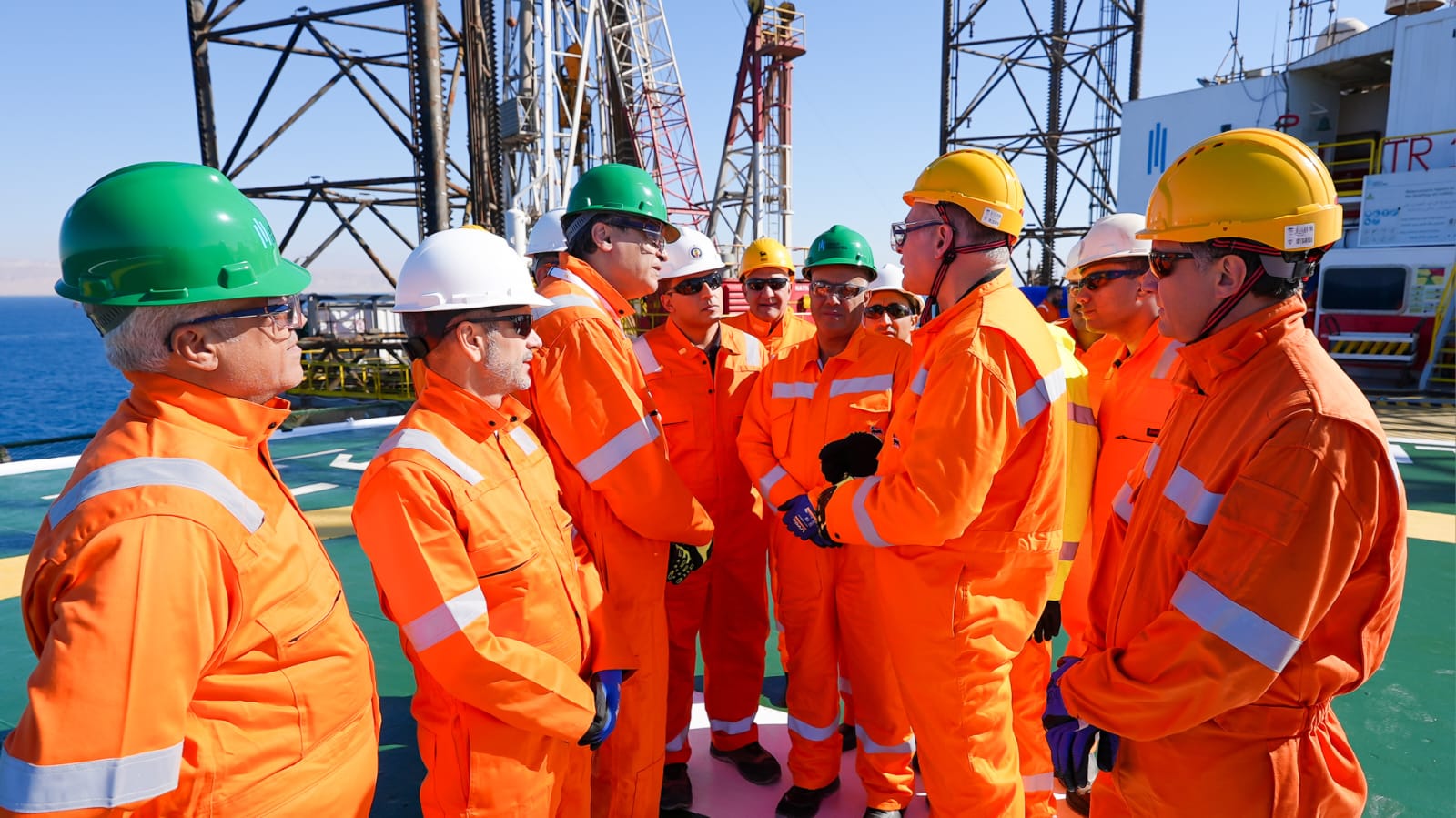 وزير البترول يتفقد حفر أول بئر ببرنامج إيني الإيطالية