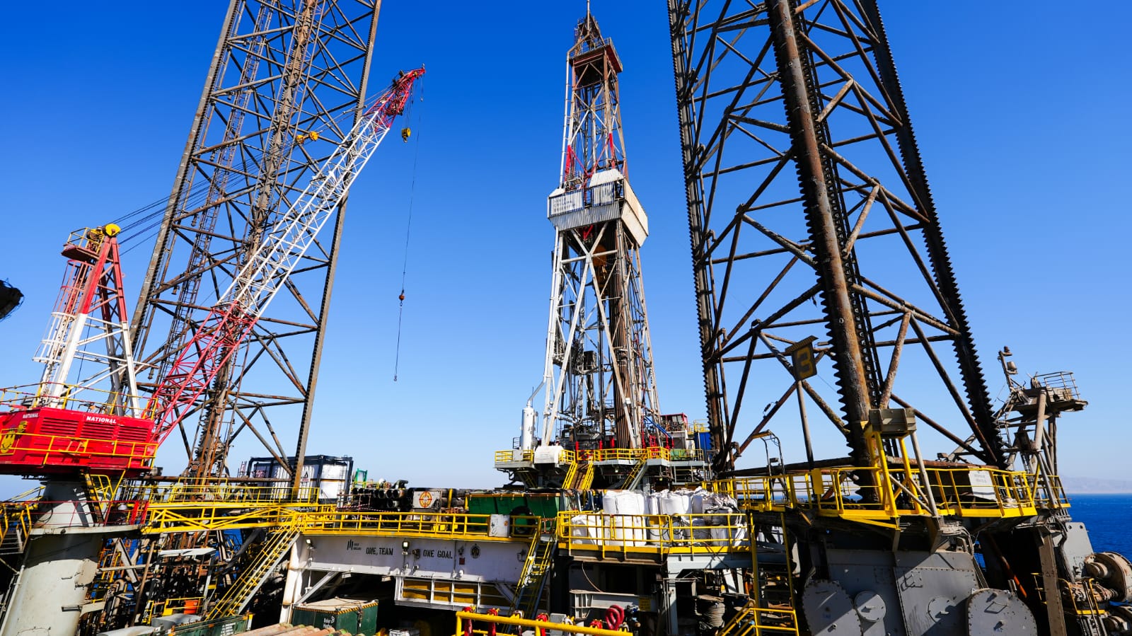 وزير البترول يتفقد حفر أول بئر ببرنامج إيني الإيطالية