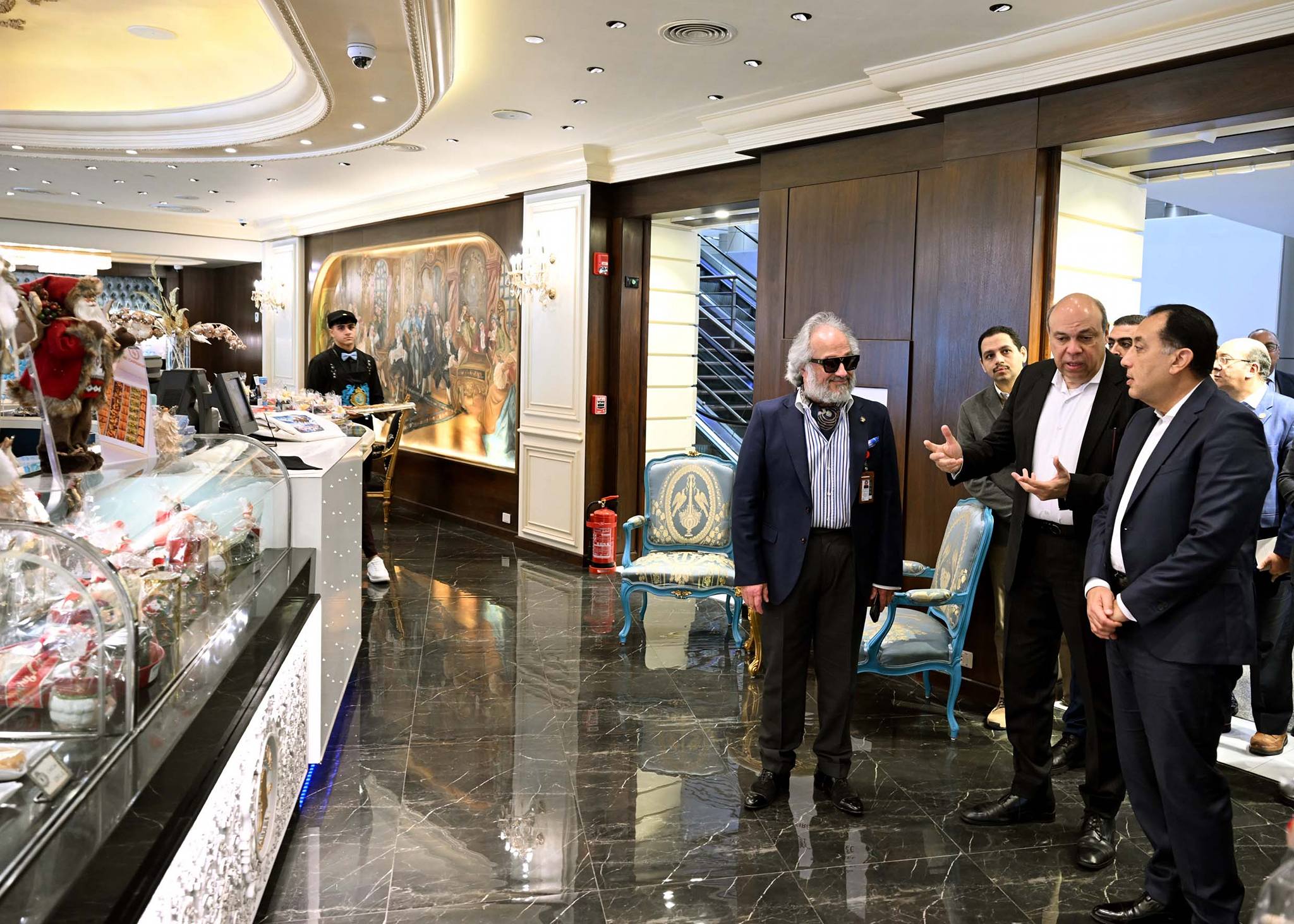 جولة تفقدية لرئيس الوزراء بمطار القاهرة الدولي