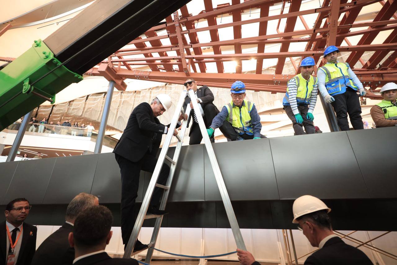 بدء إعادة تركيب مركب الملك خوفو الثانية في المتحف المصري 