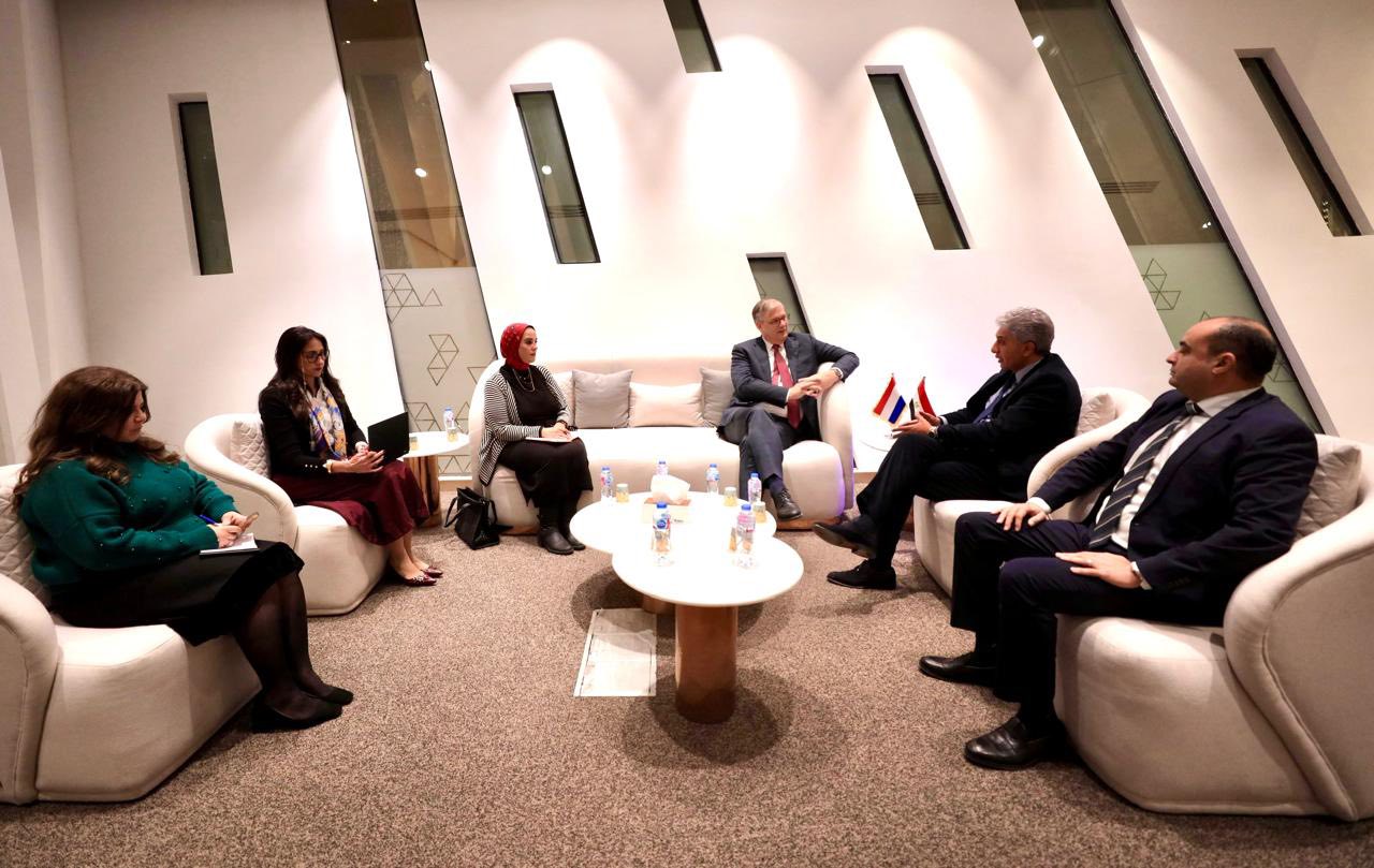 وزير السياحة والآثار يجتمع مع سفير هولندا بالقاهرة