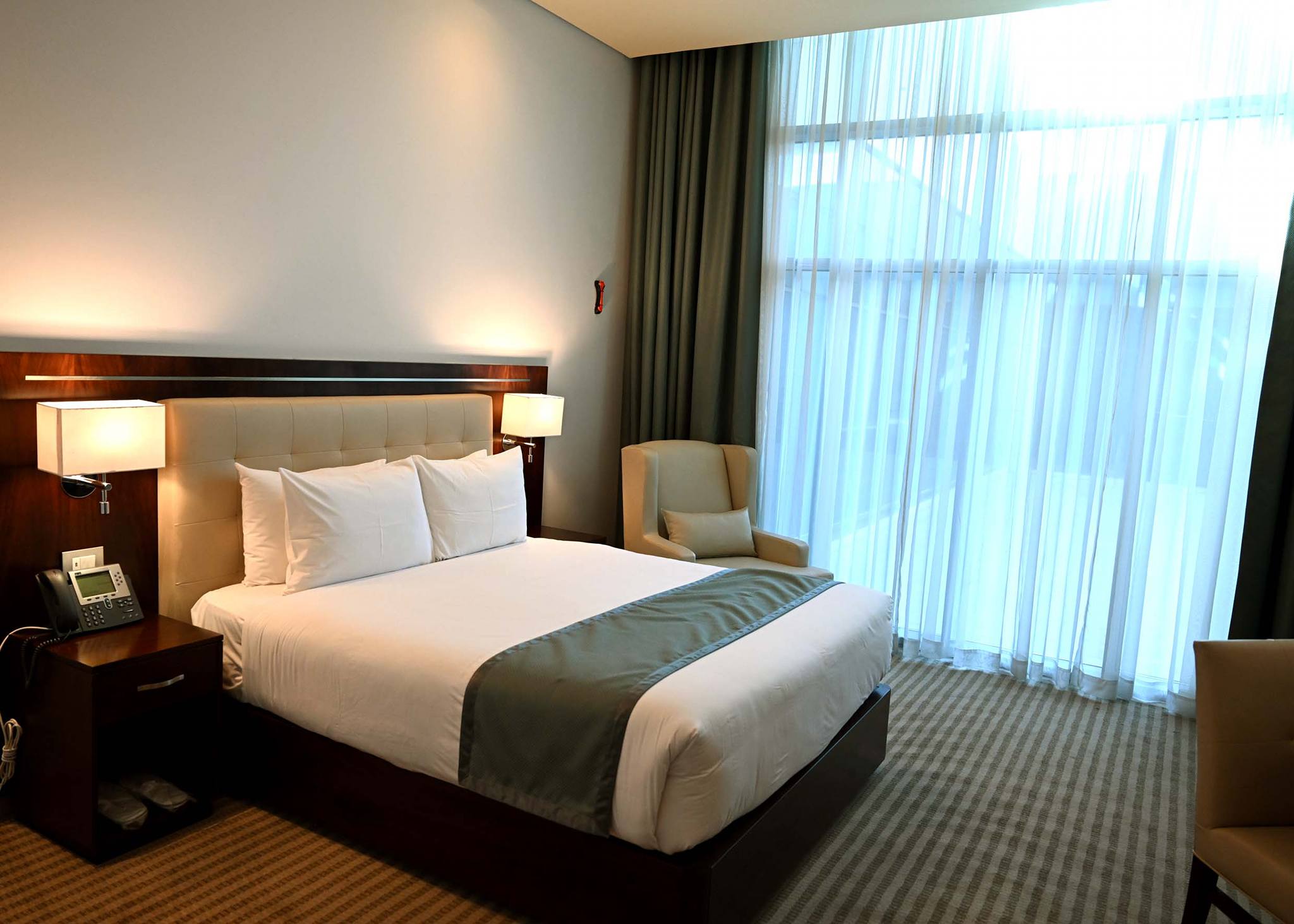 جولة تفقدية لرئيس الوزراء بمطار القاهرة الدولي