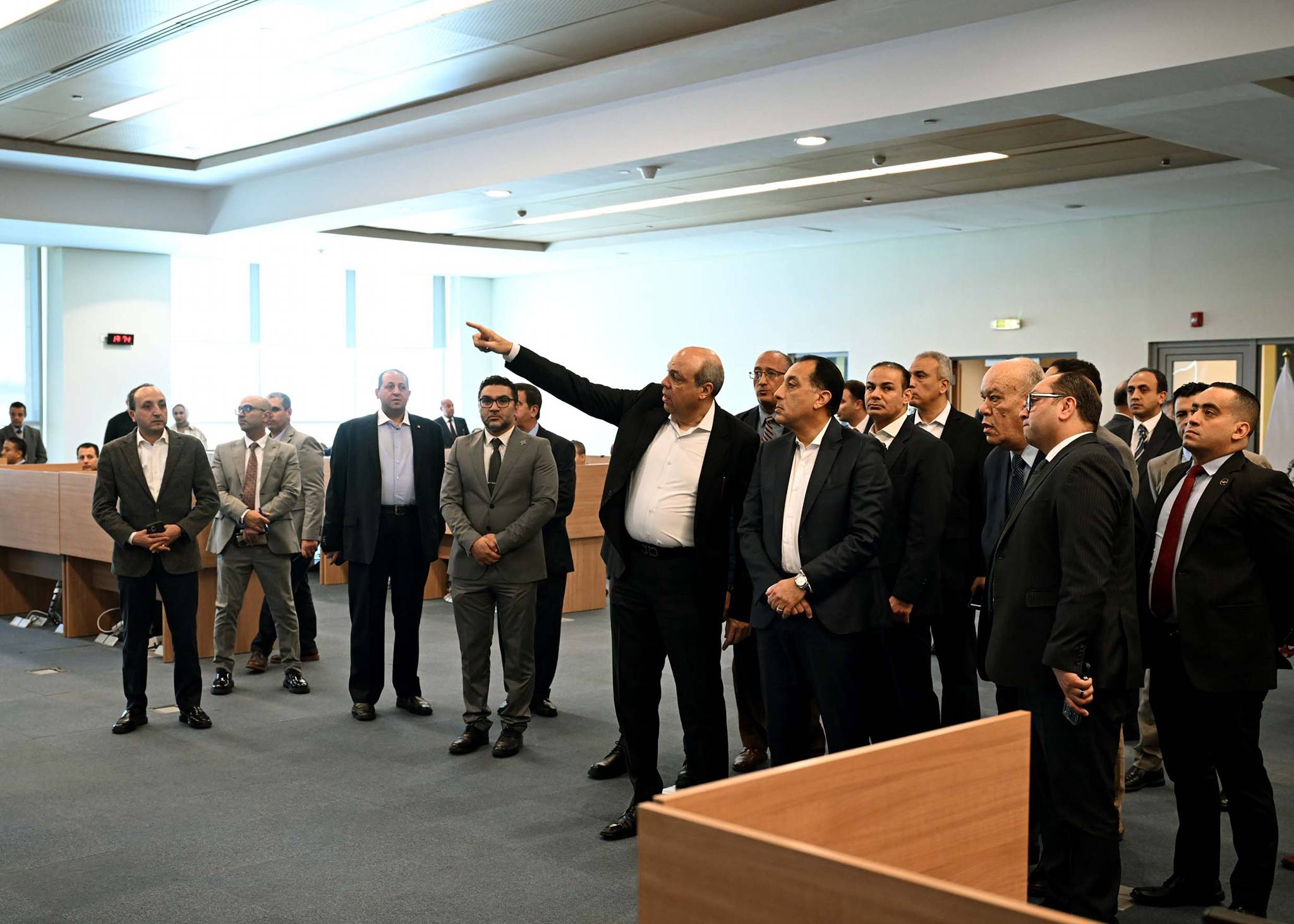 جولة تفقدية لرئيس الوزراء بمطار القاهرة الدولي