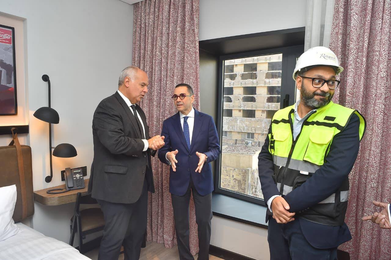 وزير الاستثمار يتفقد مشروع تطوير مبني وزارة الداخلية بلاظوغلي