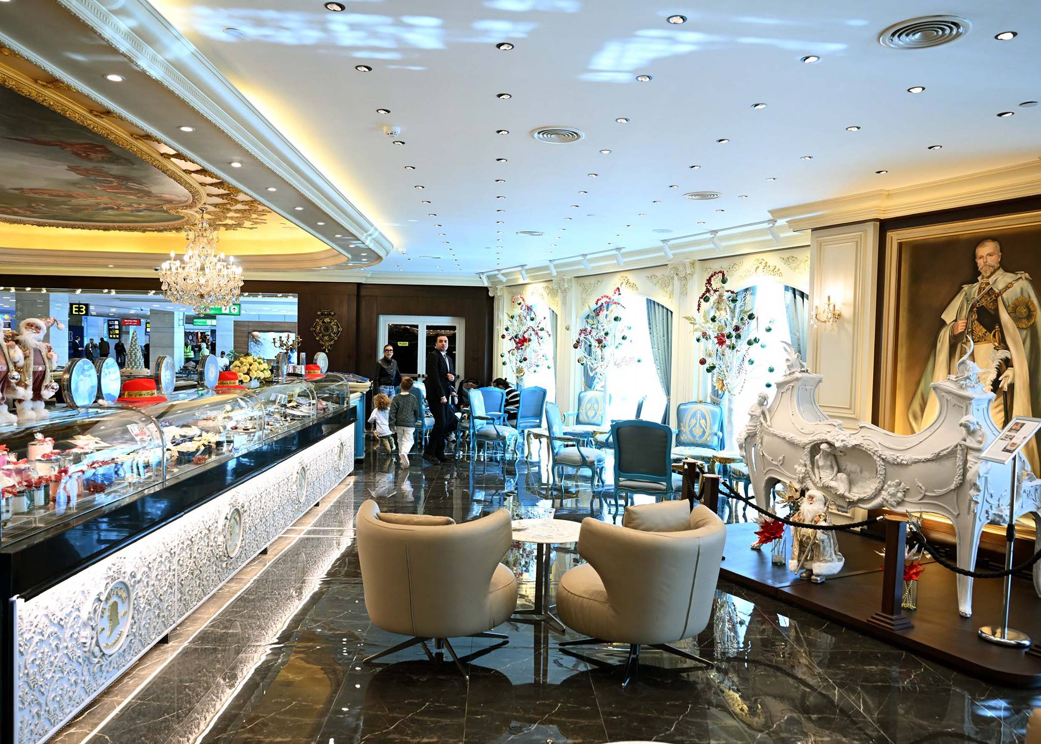 جولة تفقدية لرئيس الوزراء بمطار القاهرة الدولي