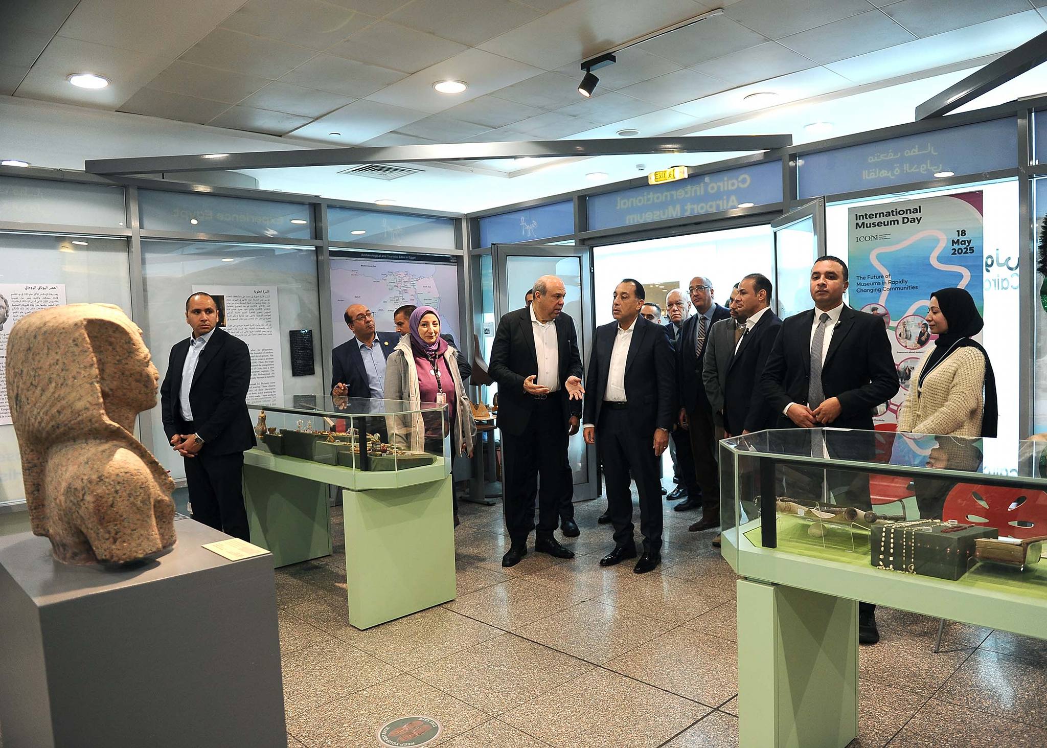 جولة تفقدية لرئيس الوزراء بمطار القاهرة الدولي