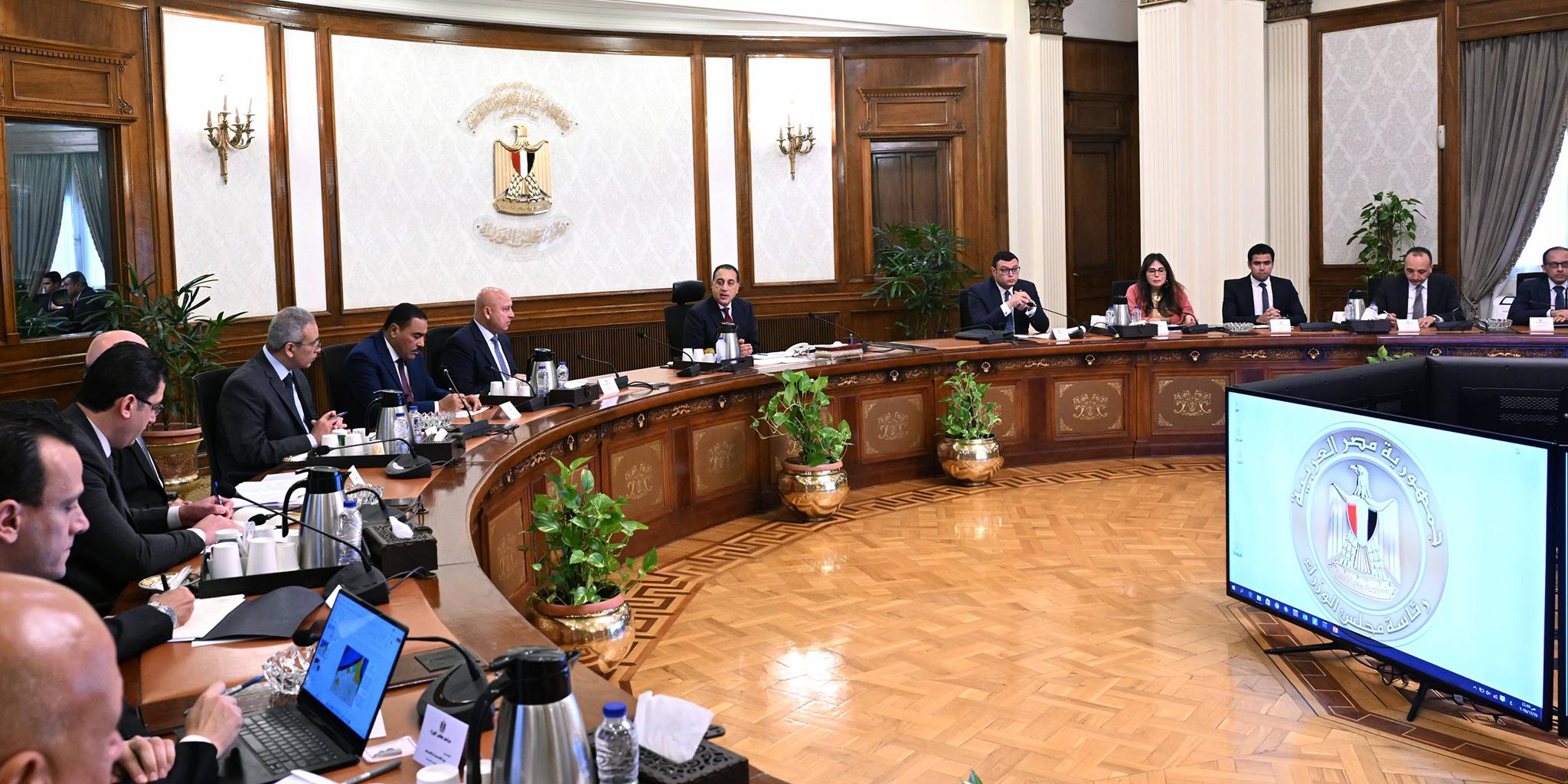 مدبولي يتابع موقف تنفيذ مشروعات مدينتى رأس الحكمة وشمس الحكمة