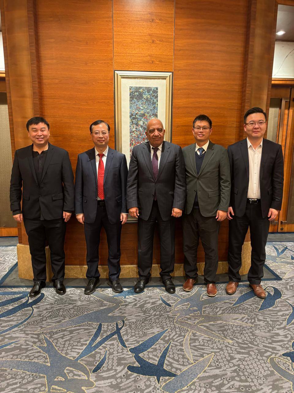 وزير الكهرباء يجتمع مع مجموعة شركات «صاني» الصينية