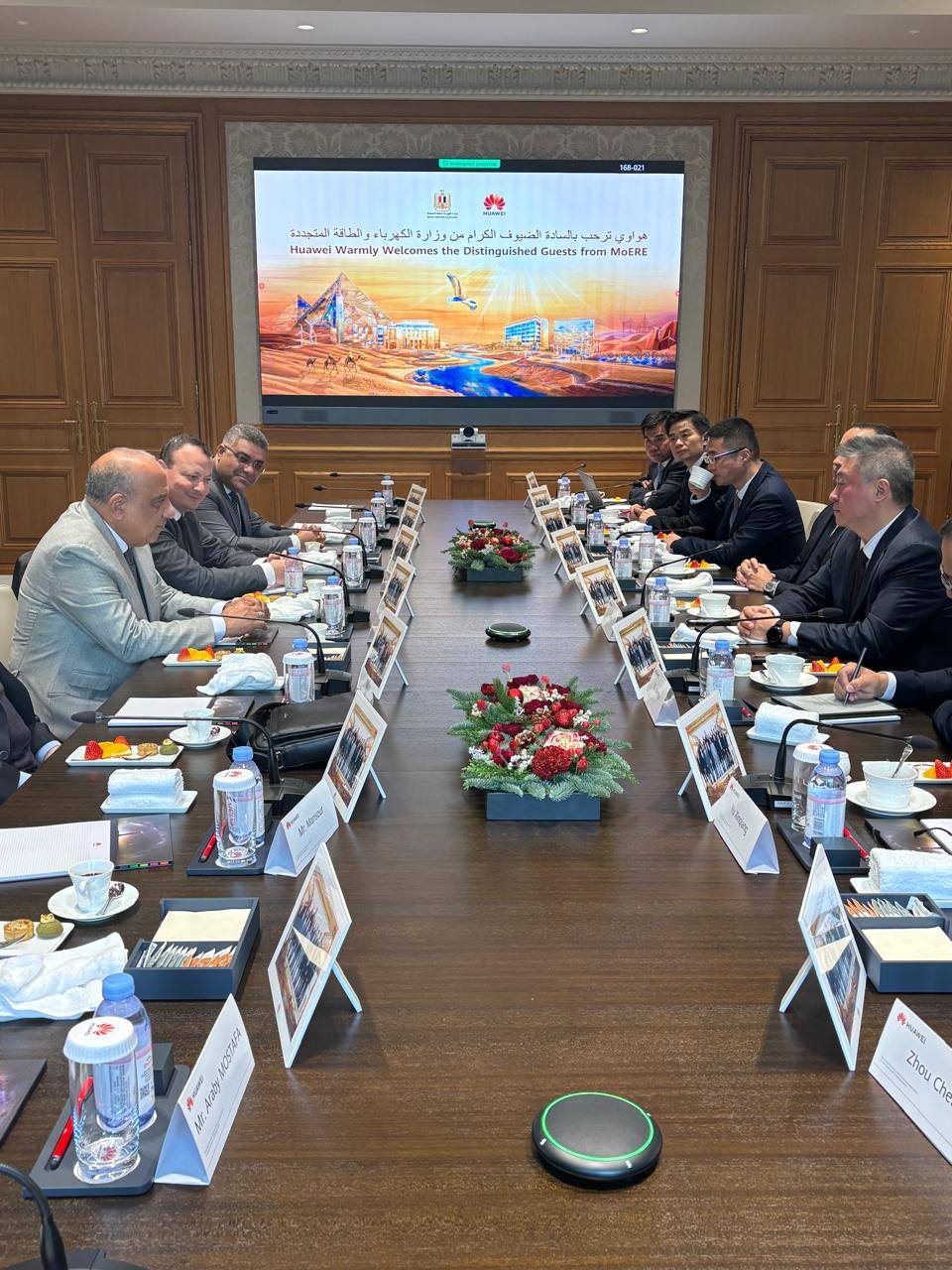 وزير الكهرباء يزور معامل هواوي لحلول تخزين الطاقة والذكاء الاصطناعي