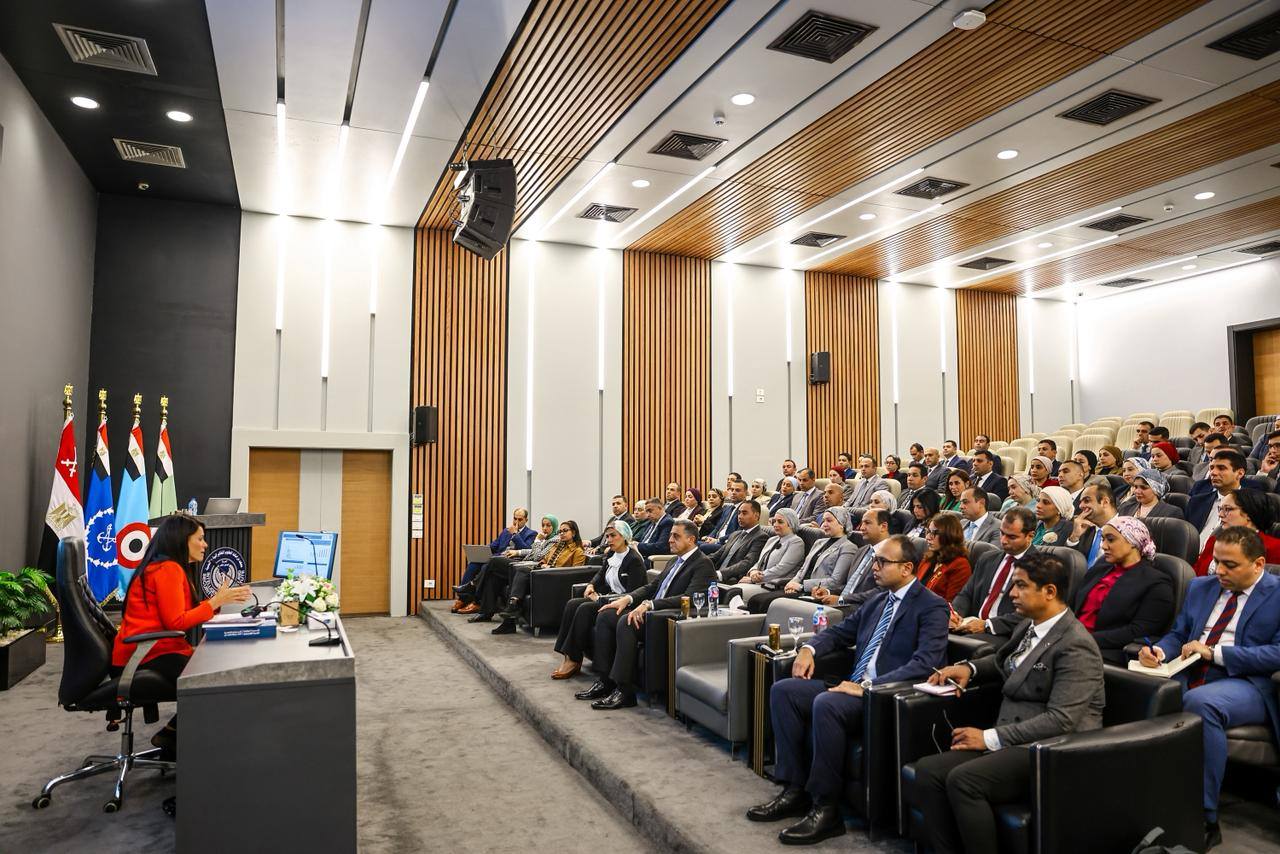 وزيرة التخطيط تلتقي الملحقين العسكريين المرشحين للعمل بالخارج