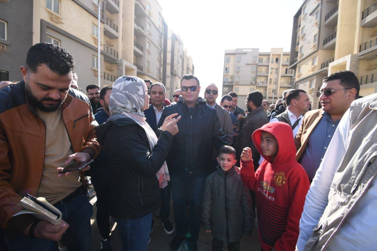 وزير الإسكان يتفقد مشروع سكن مصر