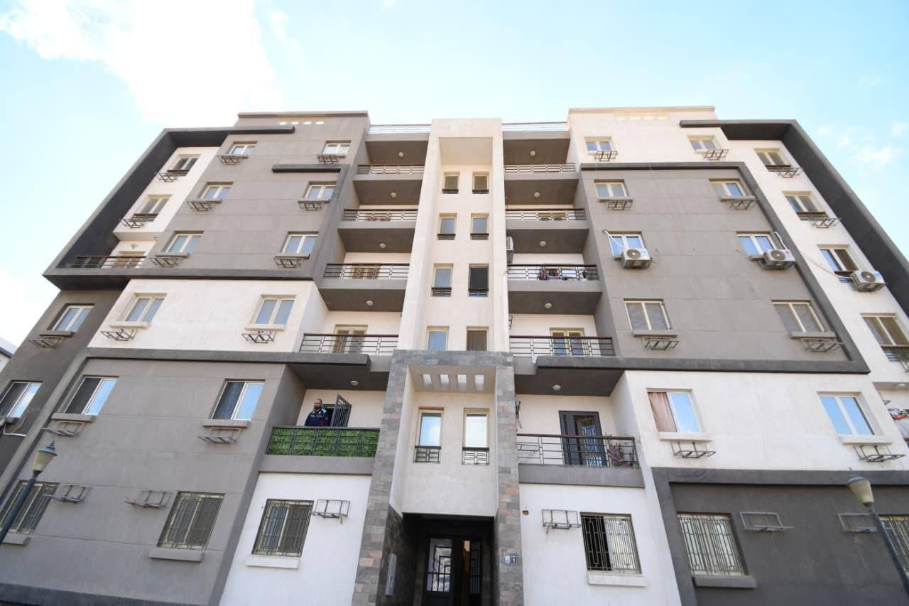 وزير الإسكان يتفقد مشروع سكن مصر