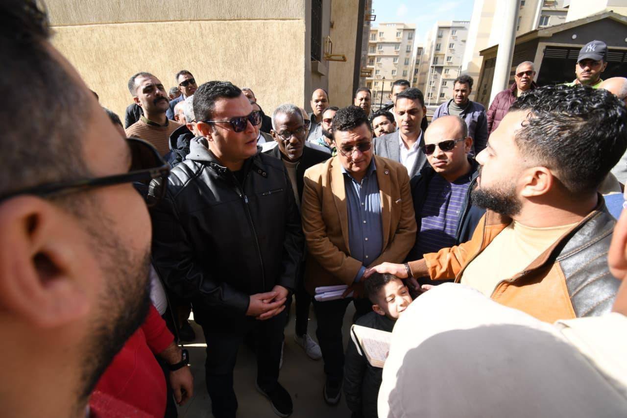وزير الإسكان يتفقد مشروع سكن مصر